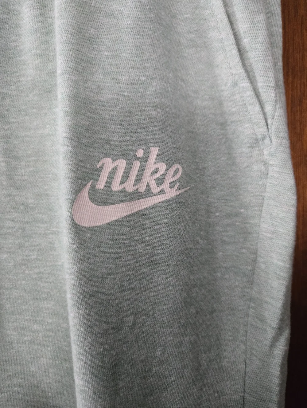 Nike Capri Athletic Pants - Picture 3 of 4